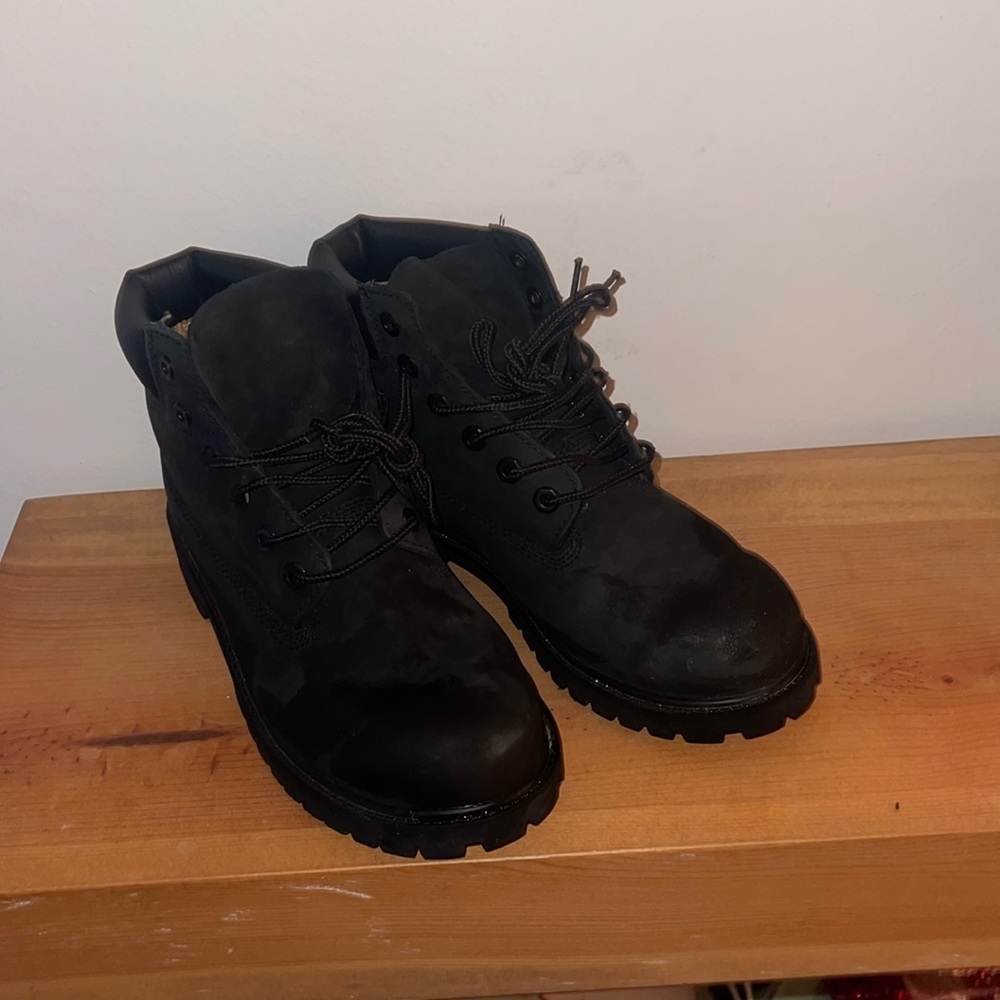 Boys Timberland boots in black size 3